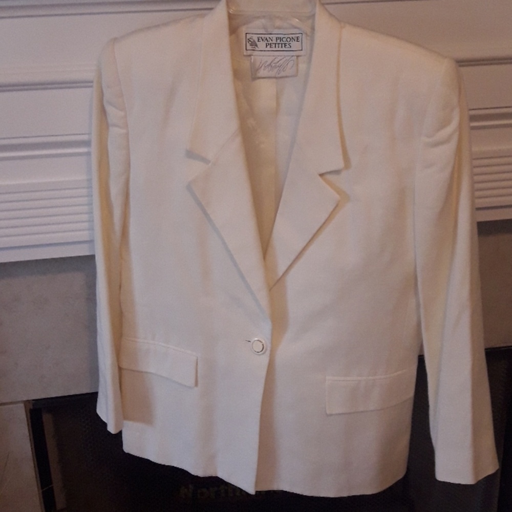 Evan -Picone Petites Blazer Size 8 Cream